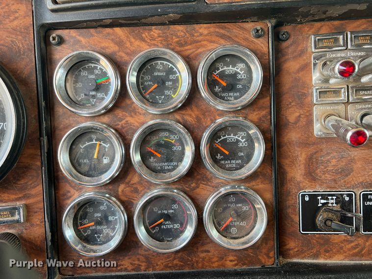 image for item DS8283 2002 Kenworth W900  semi truck