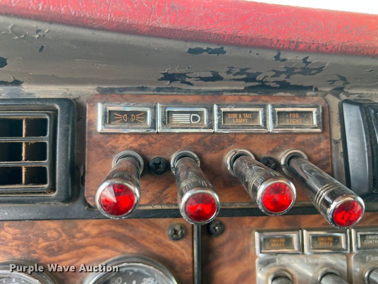 image for item DS8283 2002 Kenworth W900  semi truck