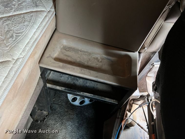 image for item DS8283 2002 Kenworth W900  semi truck