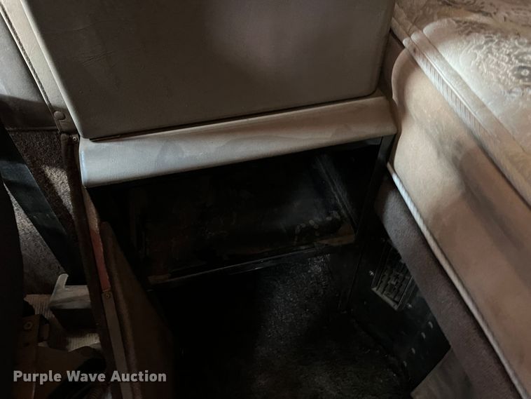 image for item DS8283 2002 Kenworth W900  semi truck