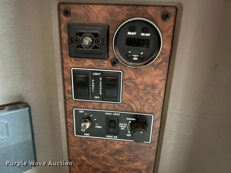 image for item DS8283 2002 Kenworth W900  semi truck