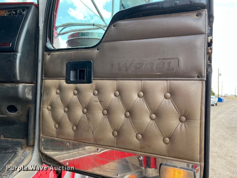 image for item DS8283 2002 Kenworth W900  semi truck