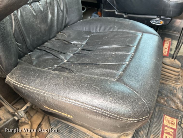 image for item DS8283 2002 Kenworth W900  semi truck