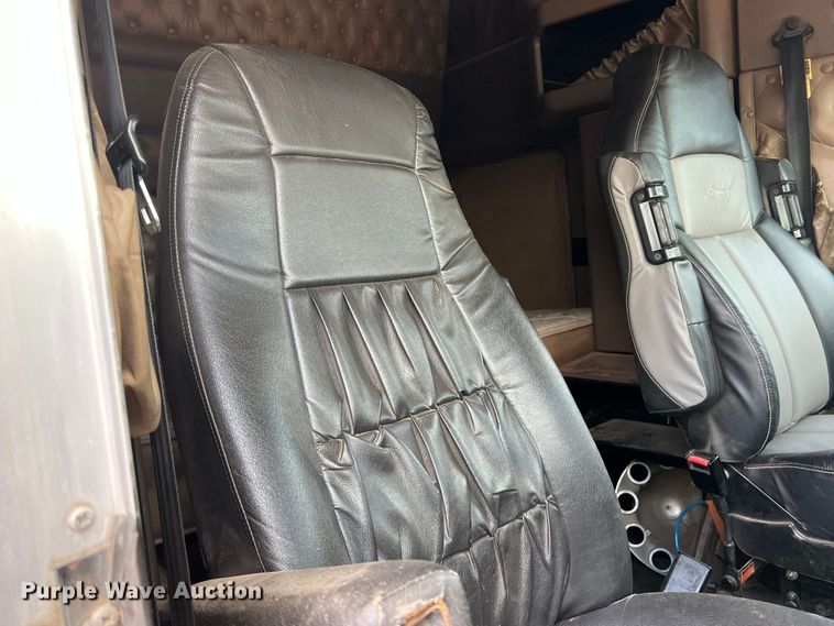 image for item DS8283 2002 Kenworth W900  semi truck