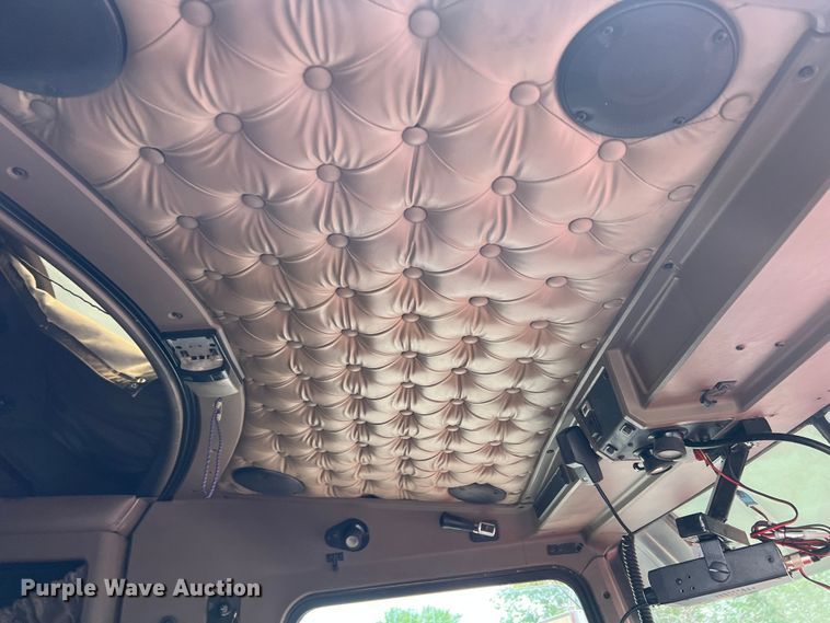 image for item DS8283 2002 Kenworth W900  semi truck