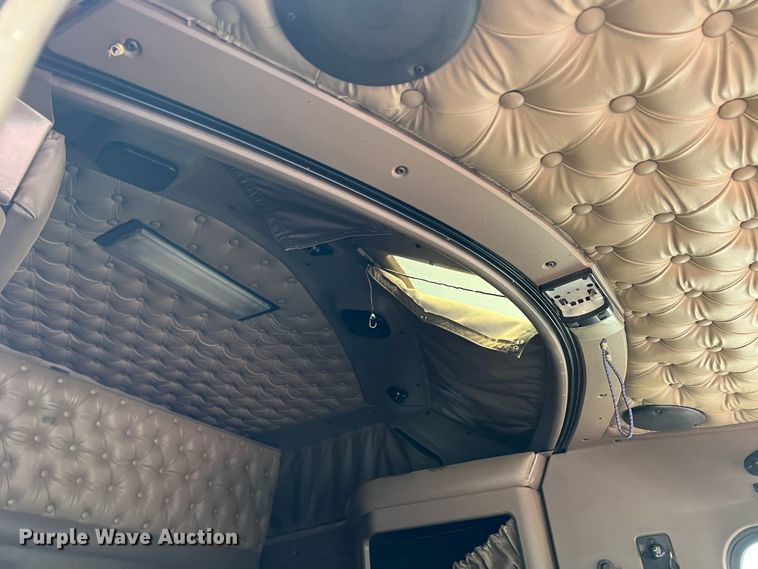 image for item DS8283 2002 Kenworth W900  semi truck