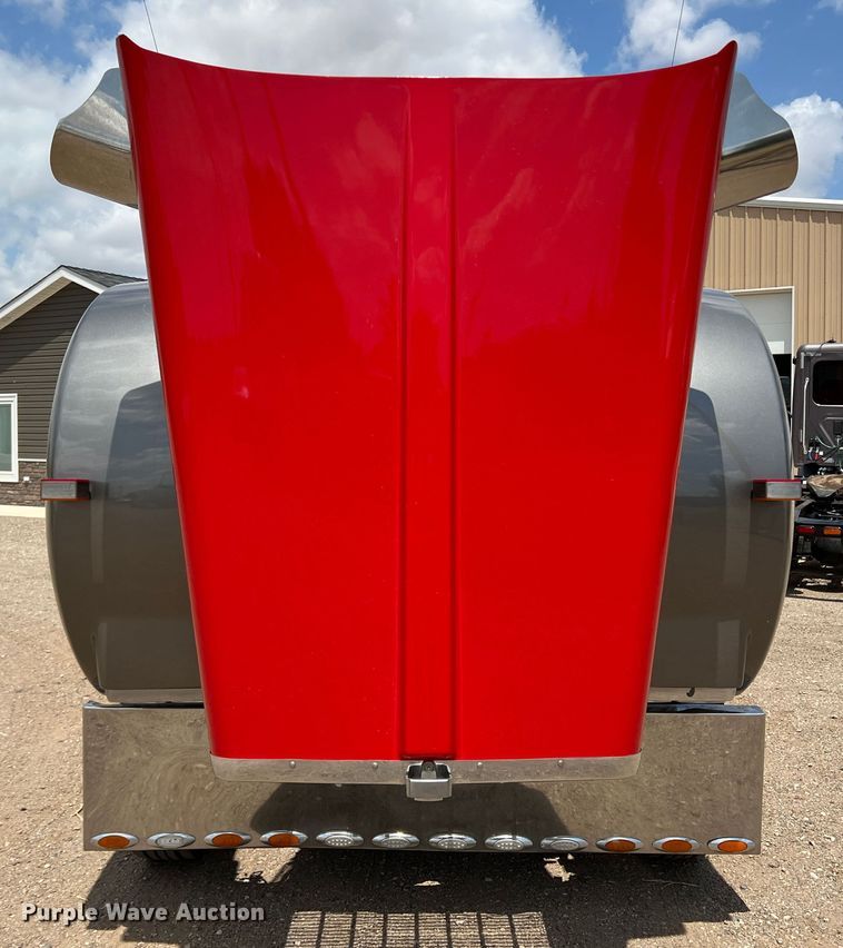 image for item DS8283 2002 Kenworth W900  semi truck