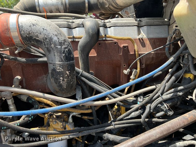 image for item DS8283 2002 Kenworth W900  semi truck