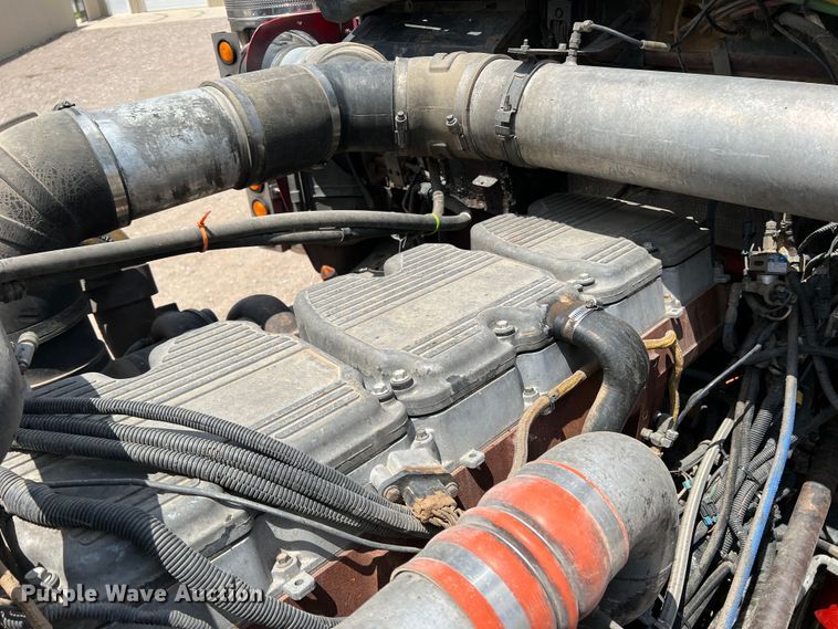 image for item DS8283 2002 Kenworth W900  semi truck