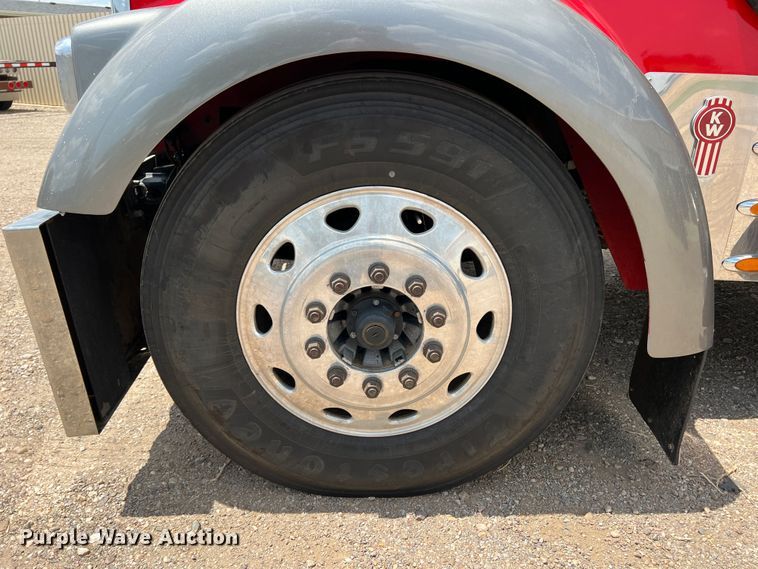 image for item DS8283 2002 Kenworth W900  semi truck