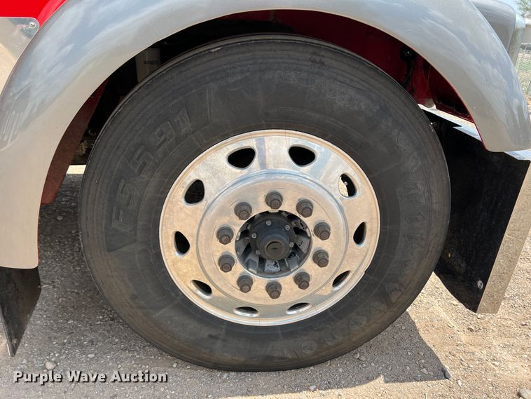 image for item DS8283 2002 Kenworth W900  semi truck