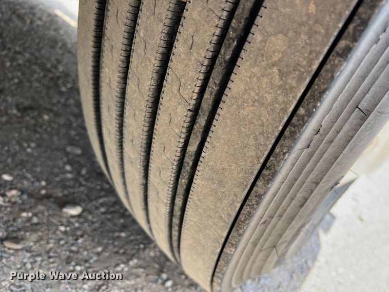 image for item DS8283 2002 Kenworth W900  semi truck