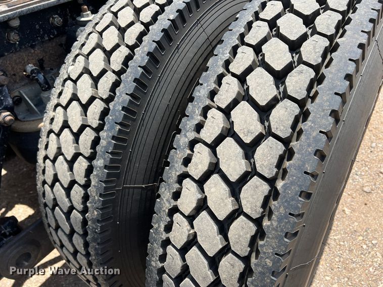 image for item DS8283 2002 Kenworth W900  semi truck