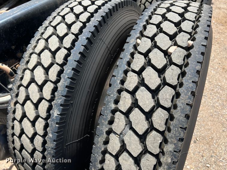 image for item DS8283 2002 Kenworth W900  semi truck