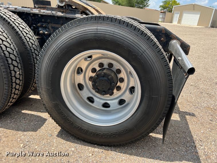 image for item DS8283 2002 Kenworth W900  semi truck