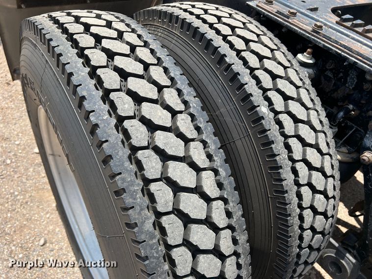 image for item DS8283 2002 Kenworth W900  semi truck