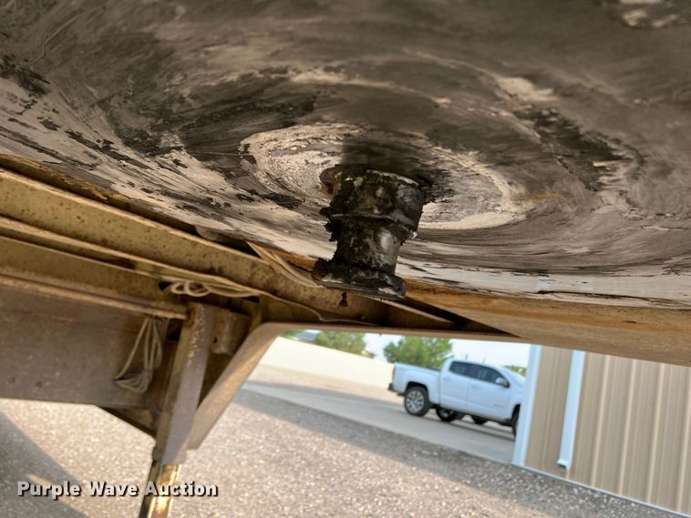 image for item DS8299 1996 Trail King TK70HT-462  drop deck equipment trailer