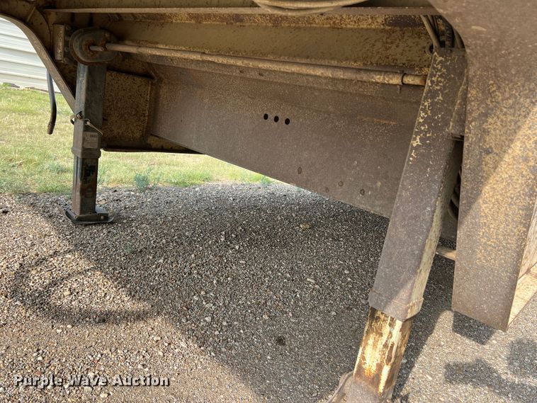 image for item DS8299 1996 Trail King TK70HT-462  drop deck equipment trailer