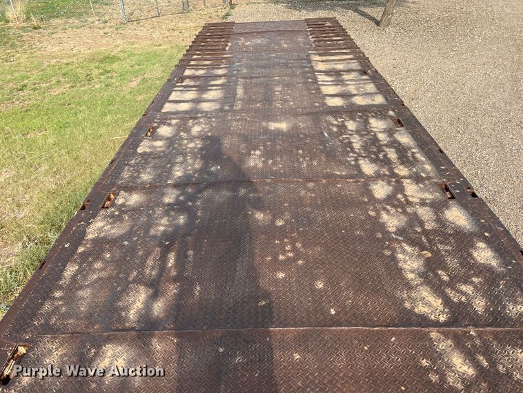 image for item DS8299 1996 Trail King TK70HT-462  drop deck equipment trailer