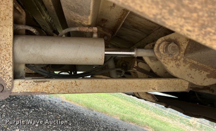 image for item DS8299 1996 Trail King TK70HT-462  drop deck equipment trailer