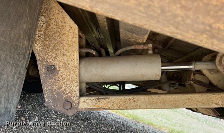 image for item DS8299 1996 Trail King TK70HT-462  drop deck equipment trailer