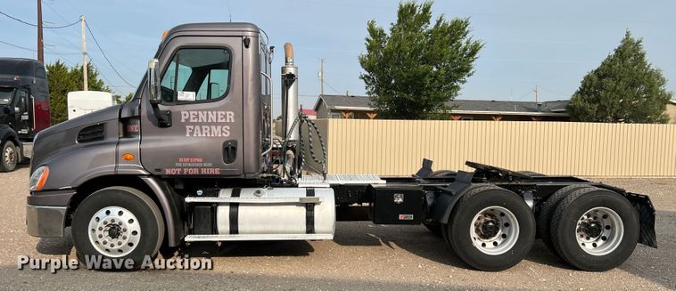 image for item DS8300 2012 Freightliner Cascadia  semi truck