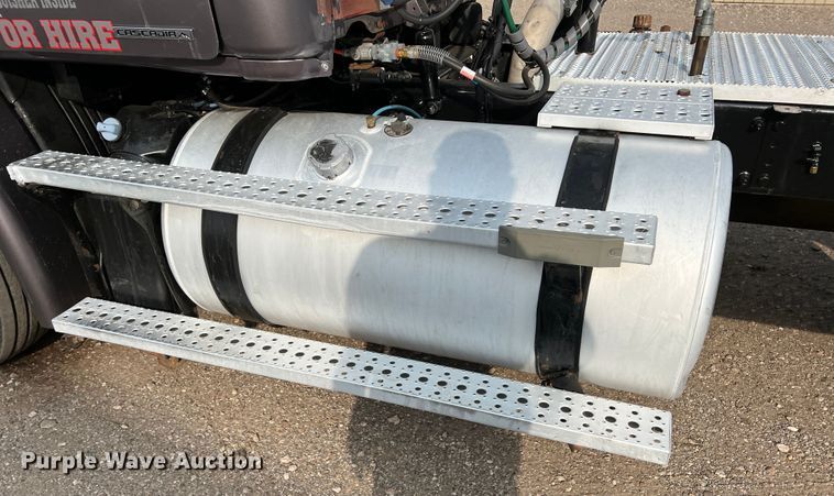 image for item DS8300 2012 Freightliner Cascadia  semi truck