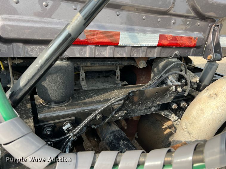 image for item DS8300 2012 Freightliner Cascadia  semi truck