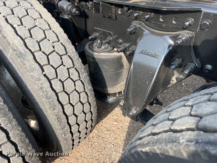 image for item DS8300 2012 Freightliner Cascadia  semi truck