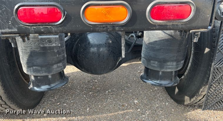 image for item DS8300 2012 Freightliner Cascadia  semi truck