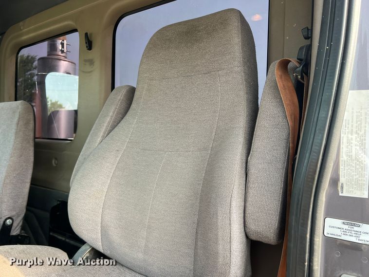 image for item DS8300 2012 Freightliner Cascadia  semi truck