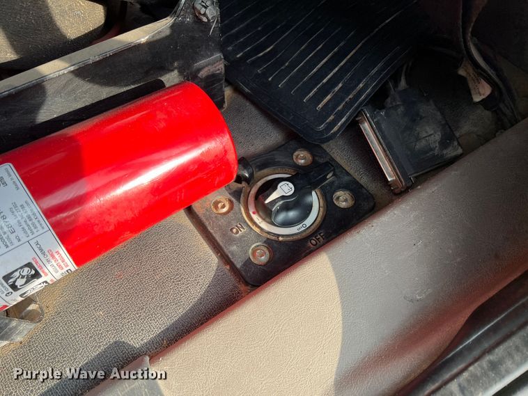 image for item DS8300 2012 Freightliner Cascadia  semi truck