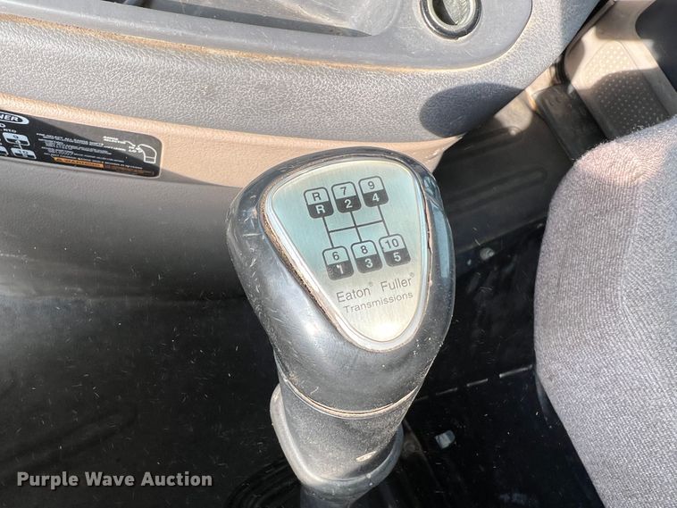 image for item DS8300 2012 Freightliner Cascadia  semi truck