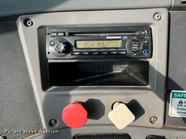 image for item DS8300 2012 Freightliner Cascadia  semi truck