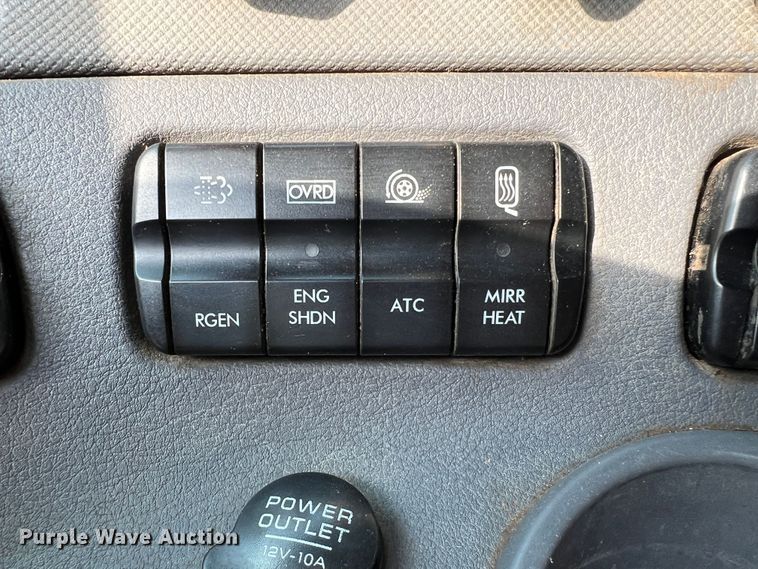 image for item DS8300 2012 Freightliner Cascadia  semi truck