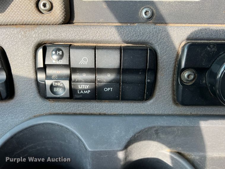 image for item DS8300 2012 Freightliner Cascadia  semi truck