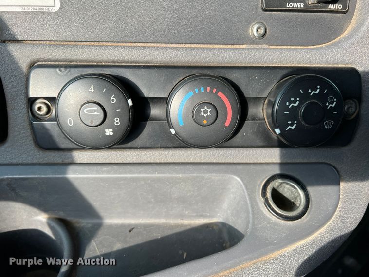 image for item DS8300 2012 Freightliner Cascadia  semi truck