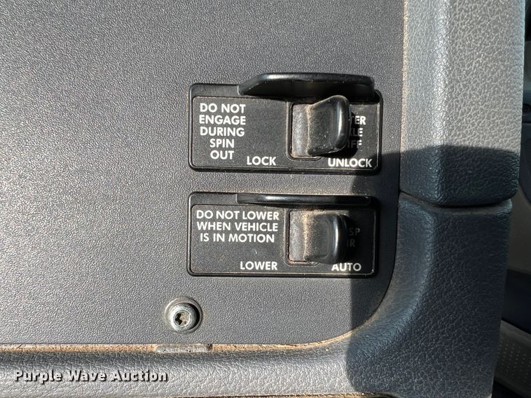 image for item DS8300 2012 Freightliner Cascadia  semi truck