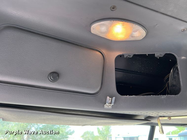 image for item DS8300 2012 Freightliner Cascadia  semi truck