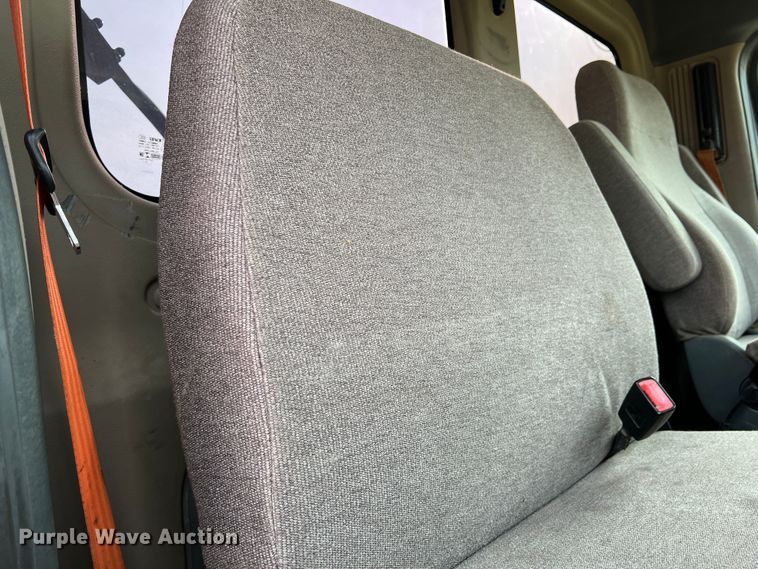 image for item DS8300 2012 Freightliner Cascadia  semi truck