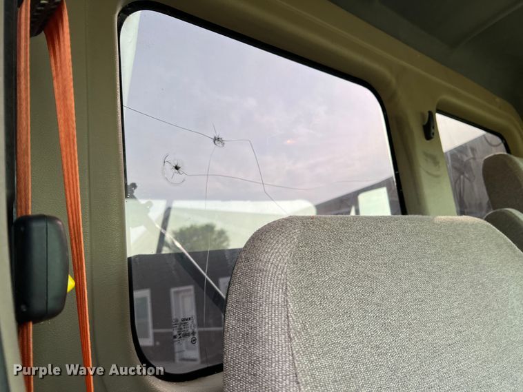 image for item DS8300 2012 Freightliner Cascadia  semi truck