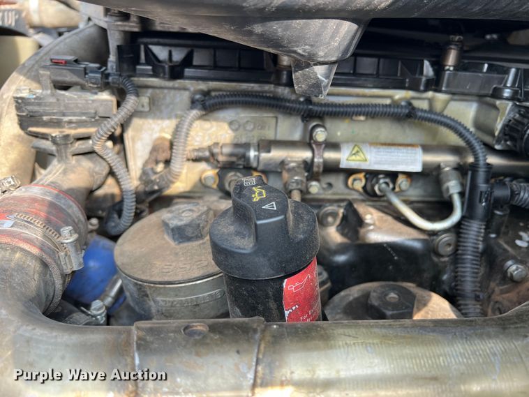 image for item DS8300 2012 Freightliner Cascadia  semi truck