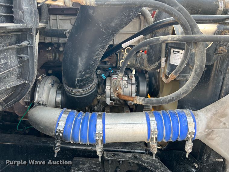 image for item DS8300 2012 Freightliner Cascadia  semi truck