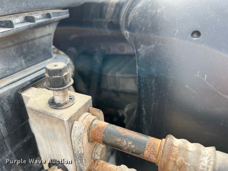 image for item DS8300 2012 Freightliner Cascadia  semi truck