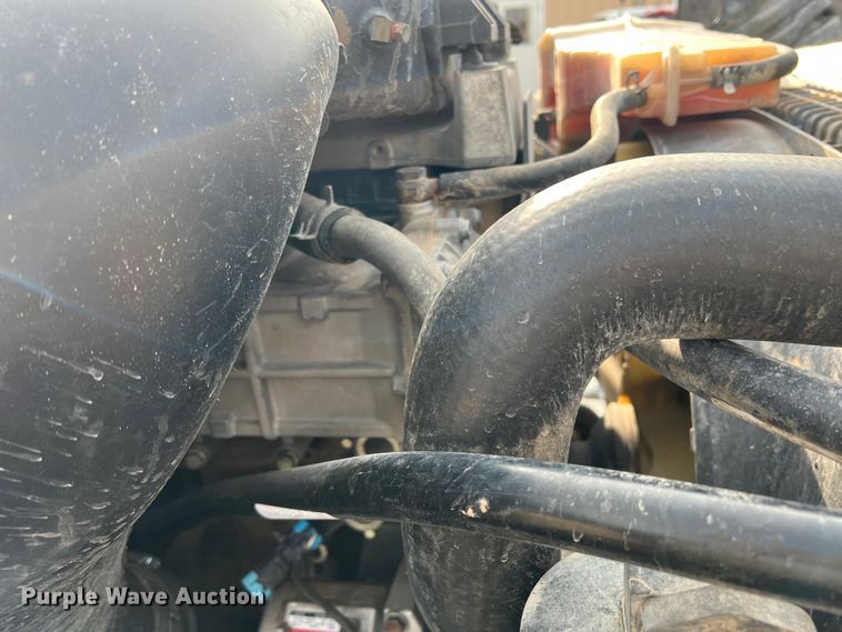 image for item DS8300 2012 Freightliner Cascadia  semi truck