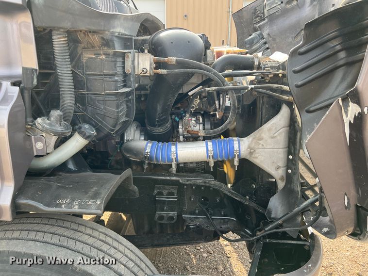 image for item DS8300 2012 Freightliner Cascadia  semi truck