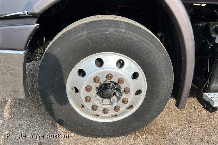 image for item DS8300 2012 Freightliner Cascadia  semi truck