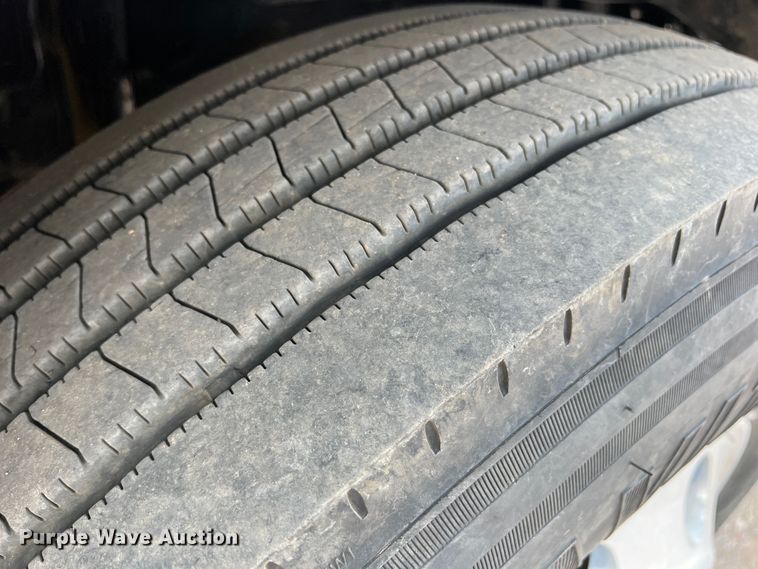 image for item DS8300 2012 Freightliner Cascadia  semi truck