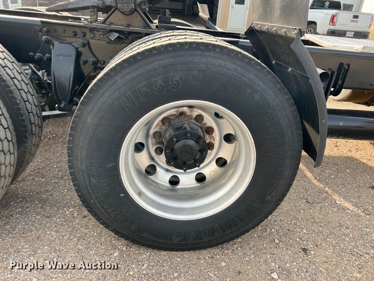 image for item DS8300 2012 Freightliner Cascadia  semi truck