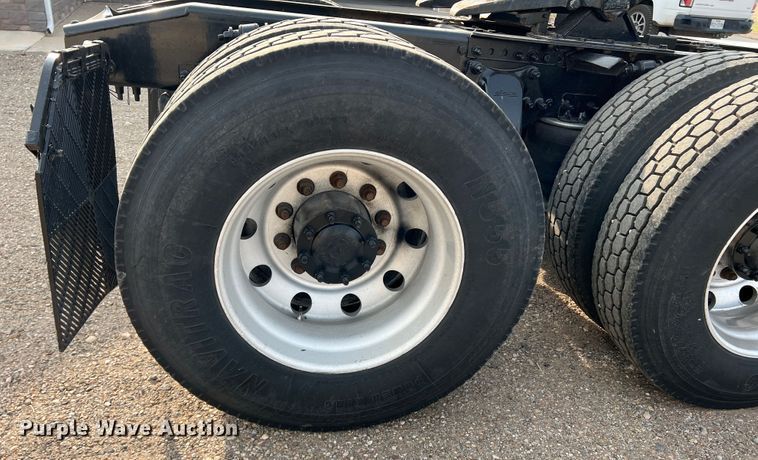 image for item DS8300 2012 Freightliner Cascadia  semi truck